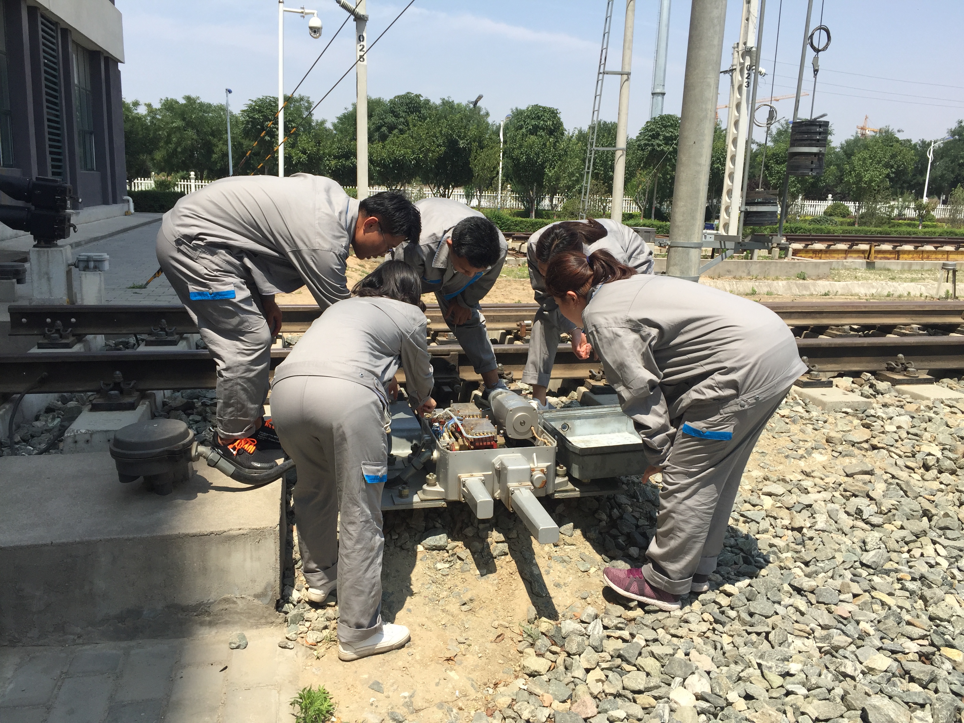 实训工区是以高速铁路实训工区为载体,以铁道信号设备施工,维护及故障